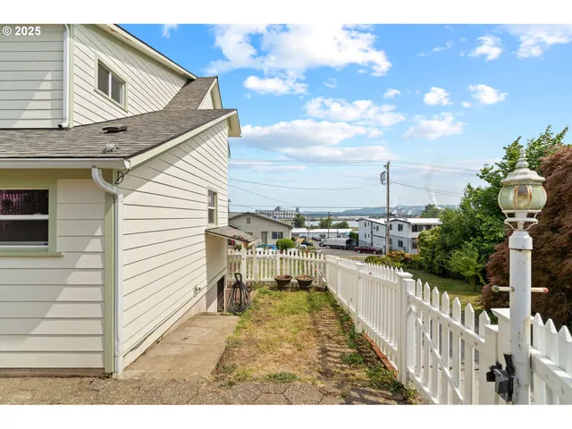 $439,000 | 322 West C Street, Rainier, OR 97048