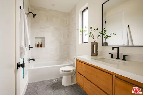 $3,795,000 | 1016 Palms Boulevard, Venice, CA 90291