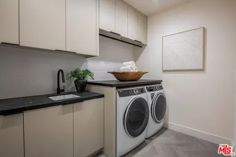 $3,795,000 | 1016 Palms Boulevard, Venice, CA 90291