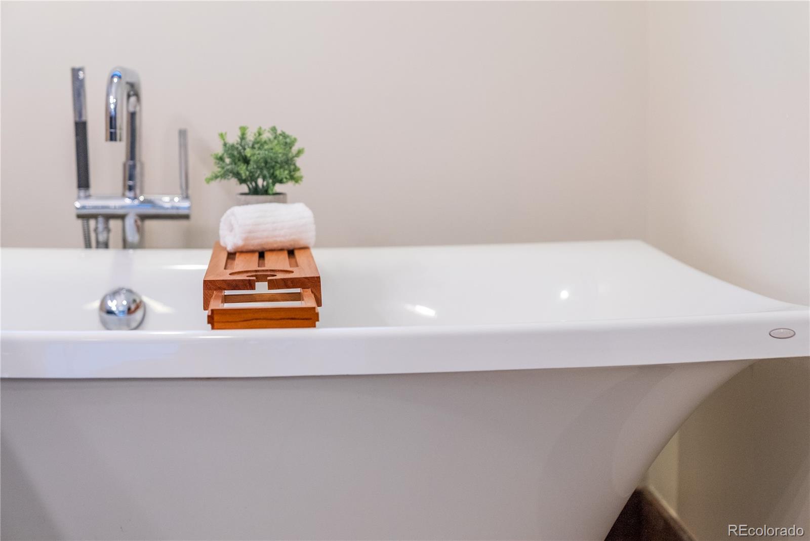 2464 Powderhorn Lane Boulder, CO 80305 - Photo 31 of 40 a view of table and chair