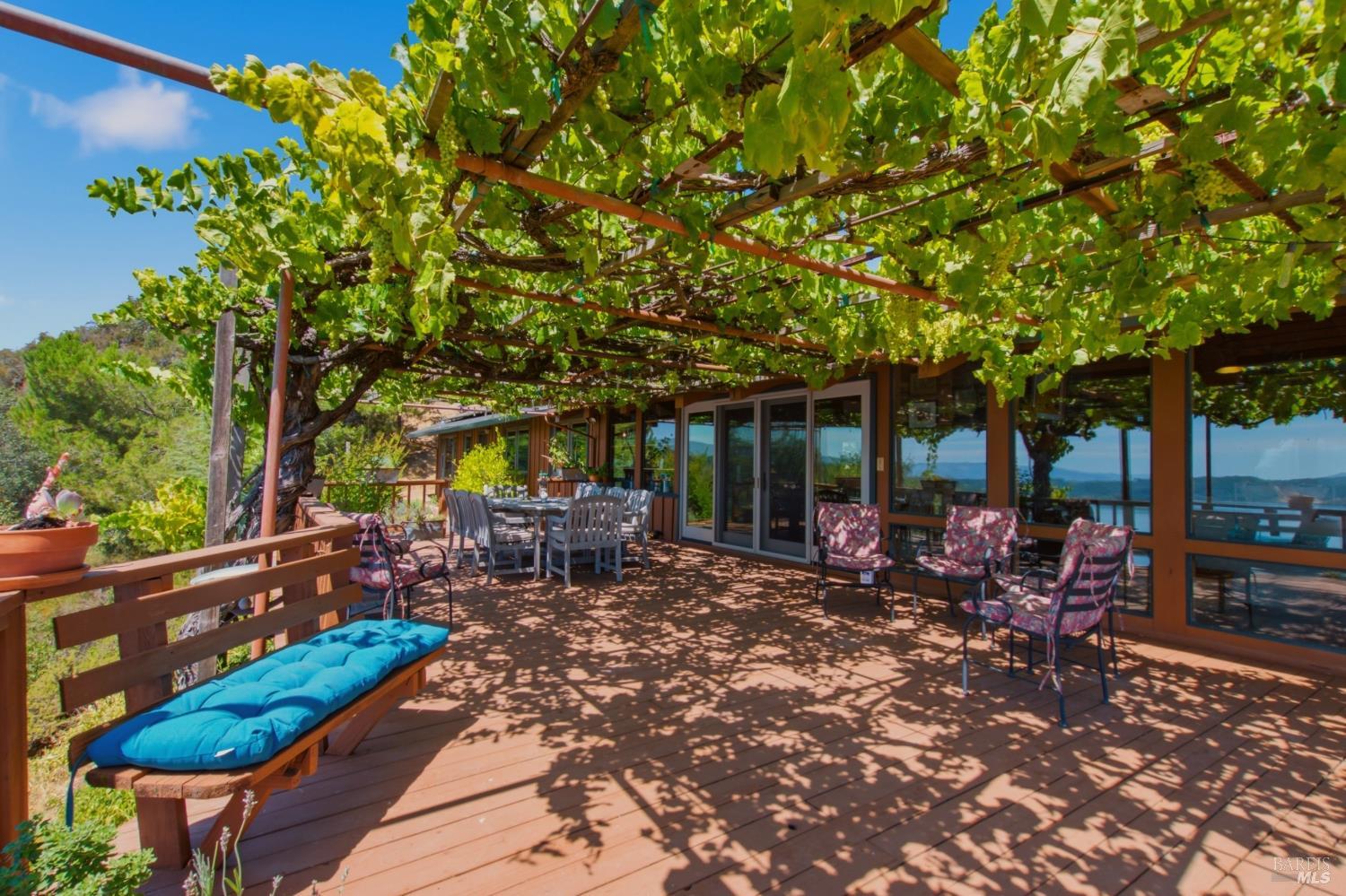 5301 Lake Ridge Road Ukiah, CA 95482 - Photo 9 of 59