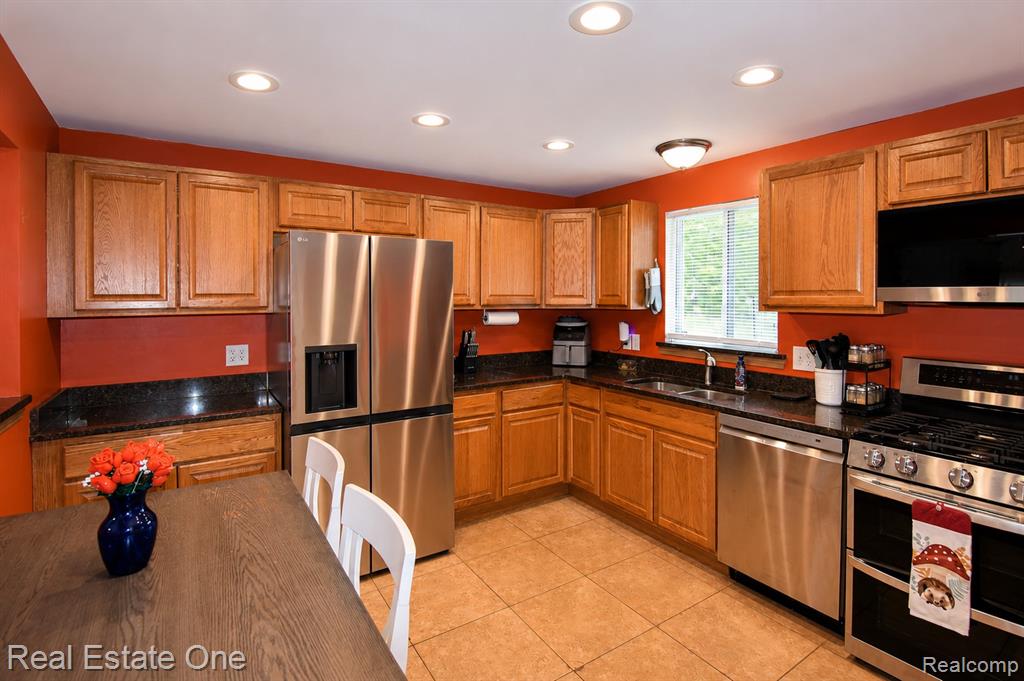 15404 Colbert Street Romulus, MI 48174 - Photo 6 of 23 Gallery Image 6
