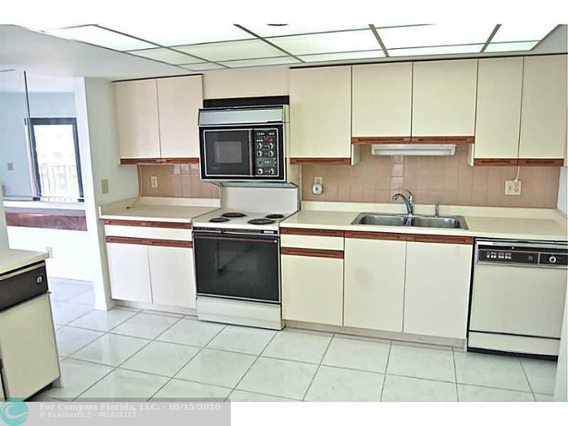 501 North Riverside Drive, Unit 601 Pompano Beach, FL 33062 - Photo 11 of 19 Kitchen