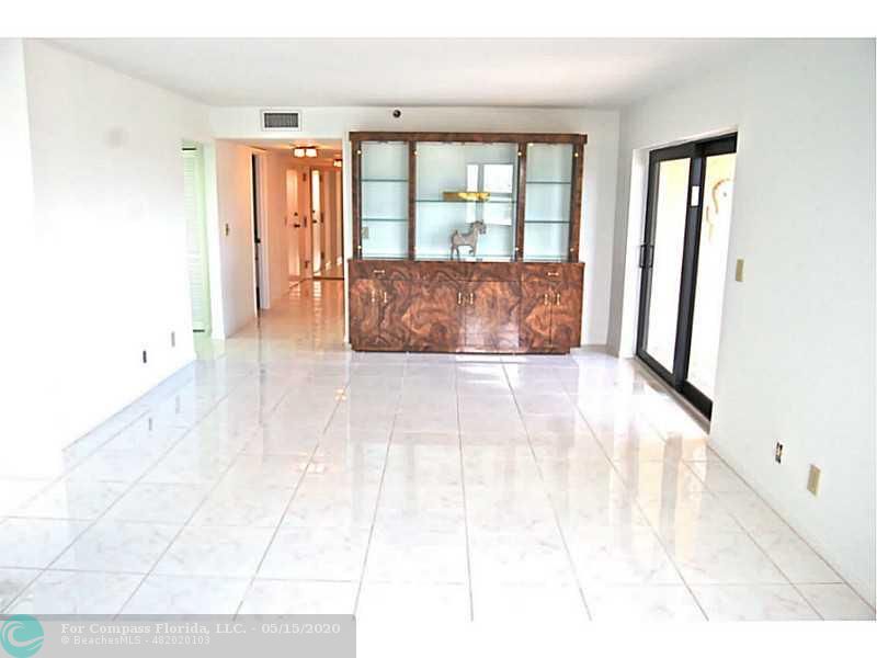 501 North Riverside Drive, Unit 601 Pompano Beach, FL 33062 - Photo 13 of 19 Living Room
