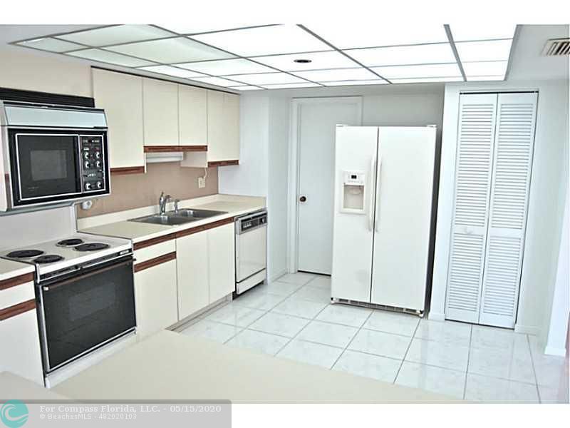 501 North Riverside Drive, Unit 601 Pompano Beach, FL 33062 - Photo 5 of 19 Kitchen
