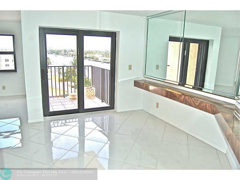 501 North Riverside Drive, Unit 601 Pompano Beach, FL 33062 - Photo 6 of 19 Living Room