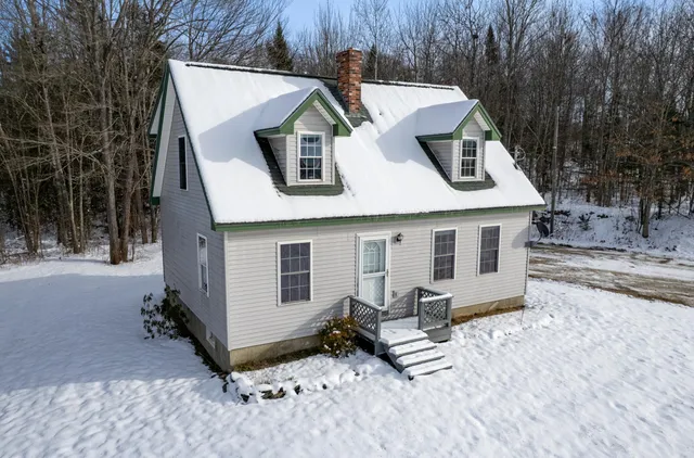 $349,900 | 2206 Carmel Road North, Newburgh, ME 04444