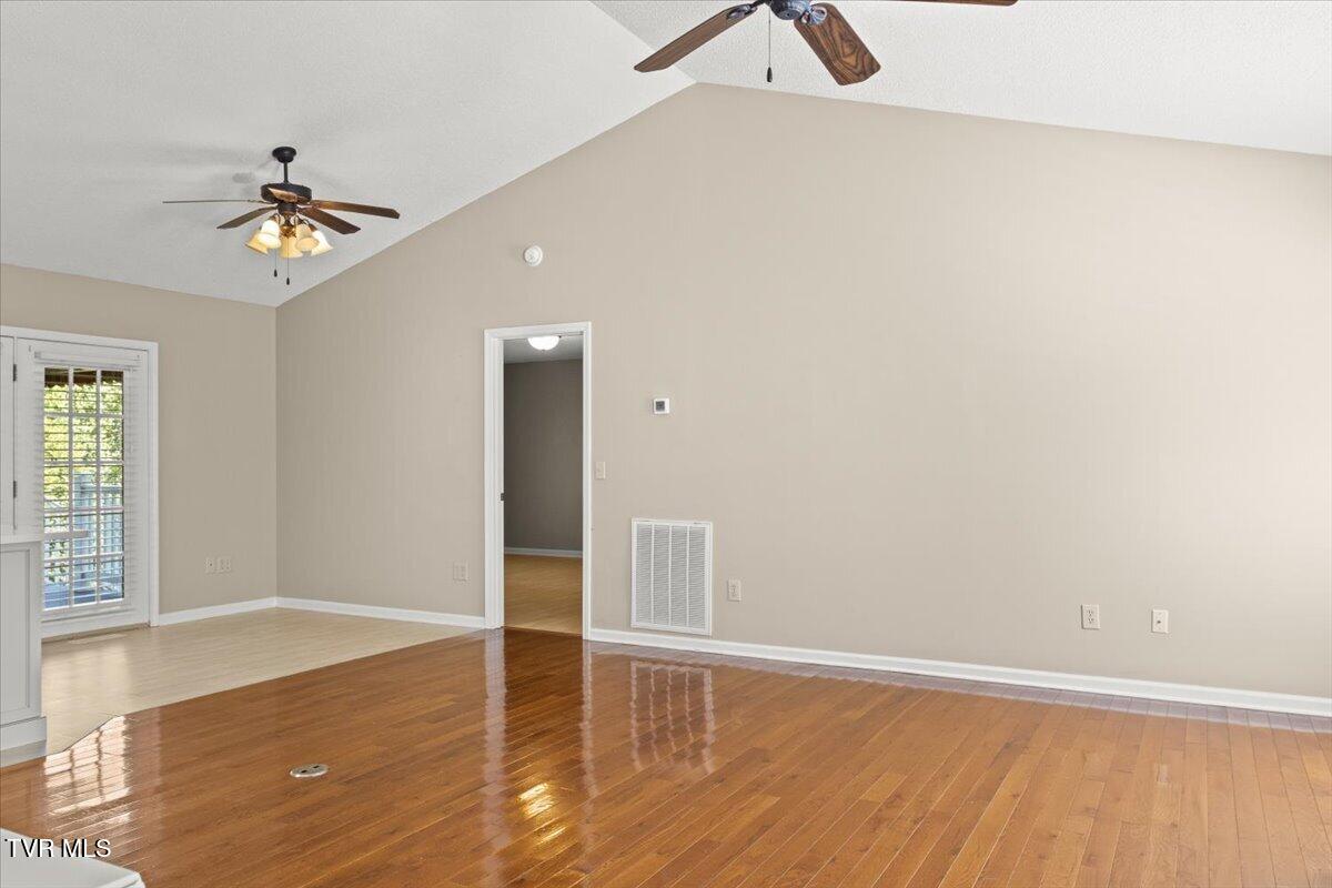 511 Headtown Road Jonesborough, TN 37659 - Photo 5 of 61 05-Living Room