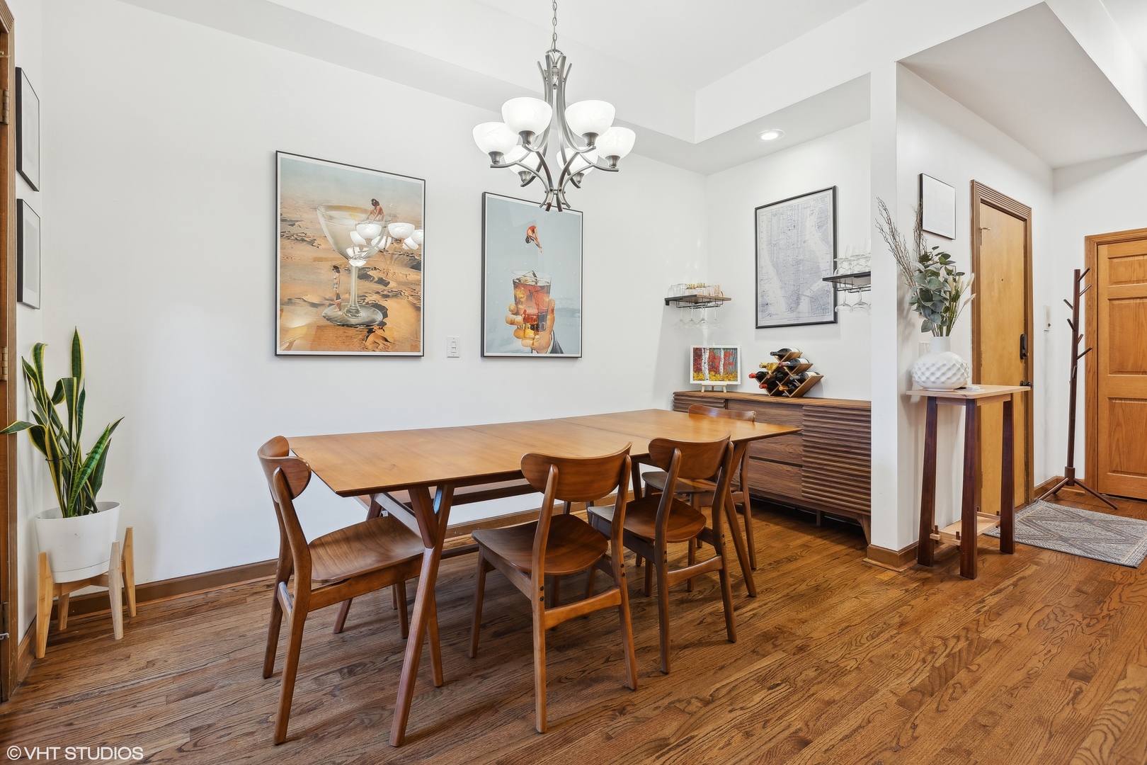 4059 North Sheridan Road, Unit 2 Chicago, IL 60613 - Photo 8 of 30 a dining room with furniture and window