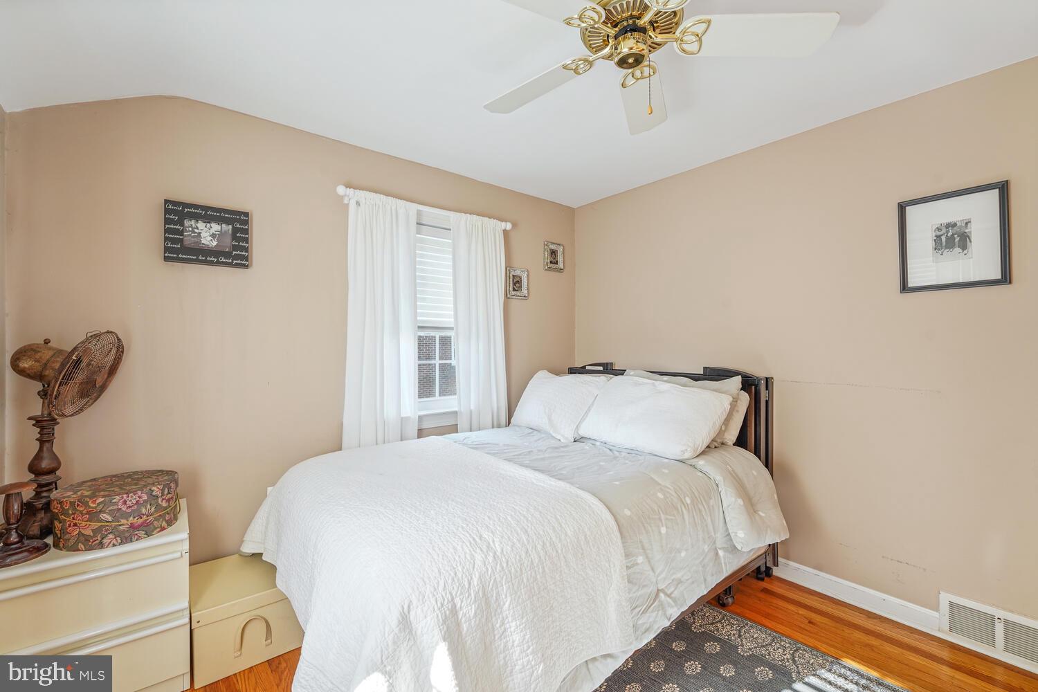 653 Malvern Road Ardmore, PA 19003 - Photo 17 of 33 2nd Bedroom