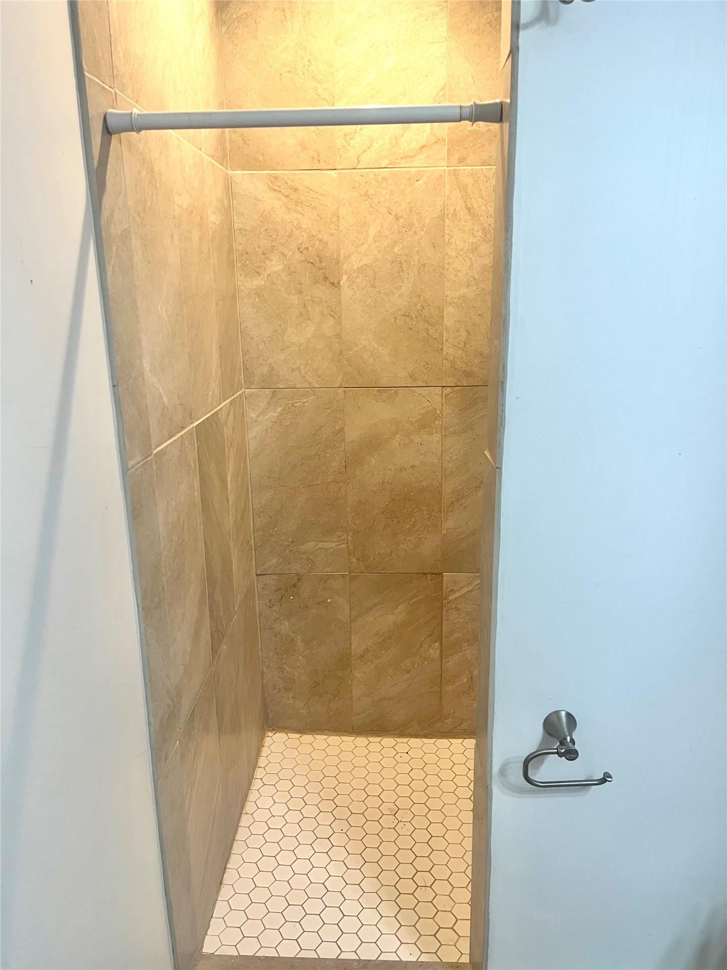 619 North 15th Street Fernandina Beach, FL 32034 - Photo 8 of 11 a bathroom with a shower