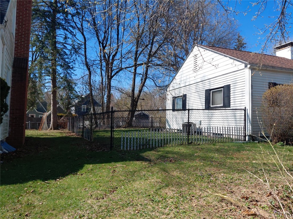 200 Ambergate Road Syracuse, NY 13214 - Photo 9 of 11