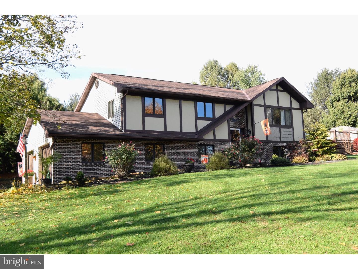 272 Hill Road Robesonia, PA 19551 - Photo 1 of 25 Gallery Image 1