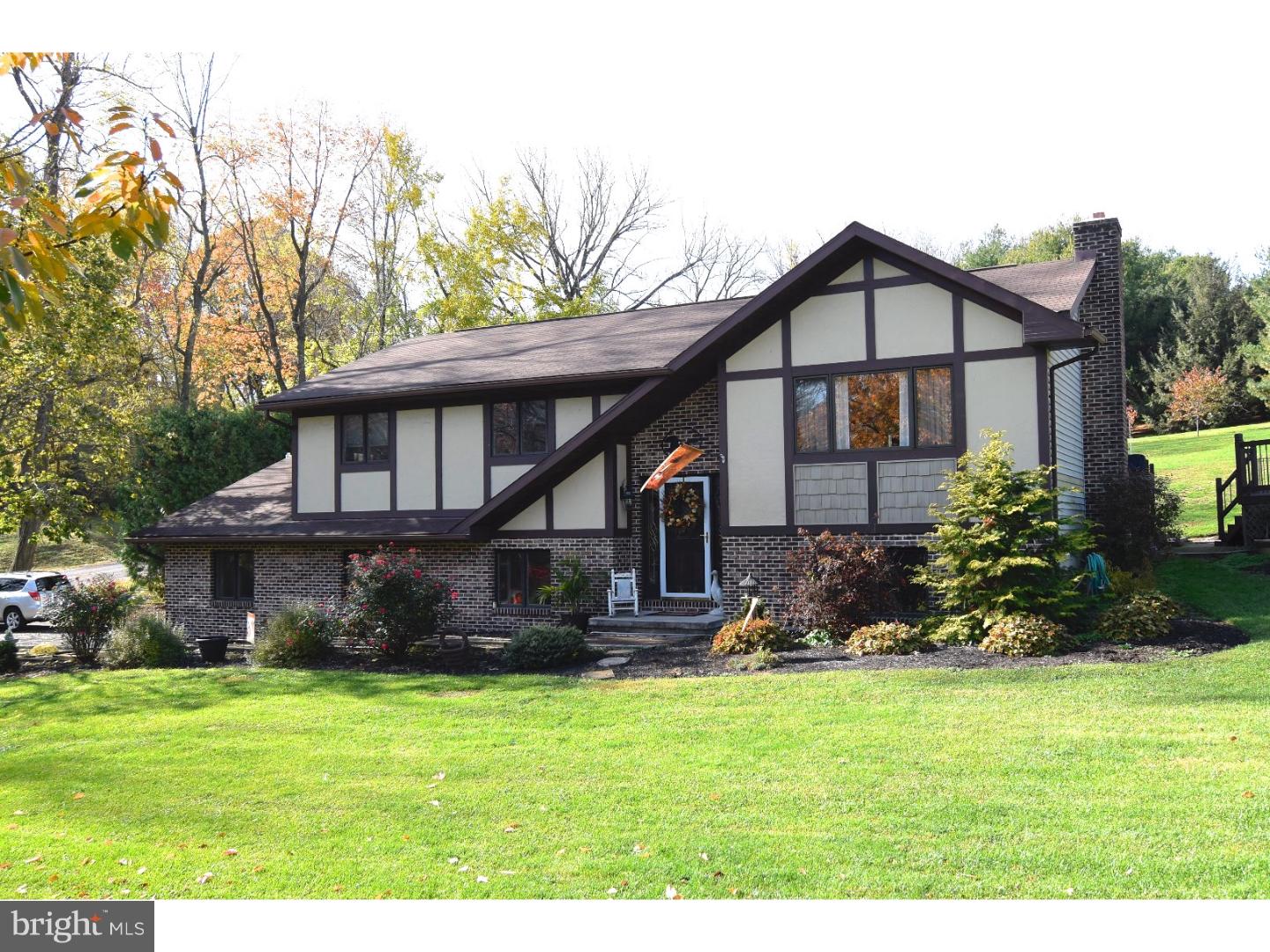 272 Hill Road Robesonia, PA 19551 - Photo 2 of 25 Gallery Image 2