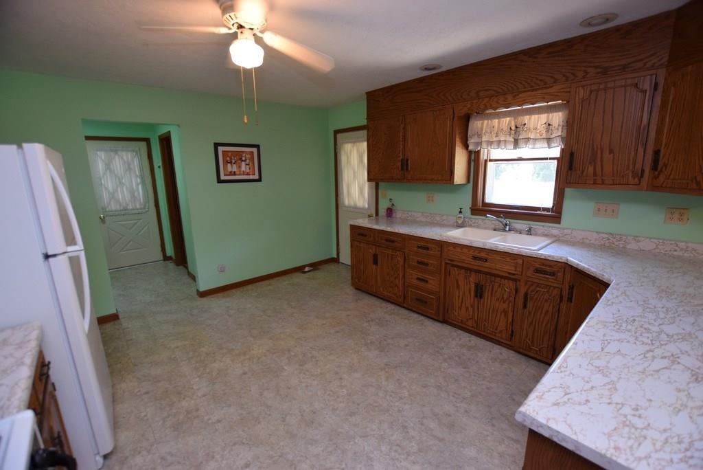 552 South Pendleton Avenue Pendleton, IN 46064 - Photo 11 of 27