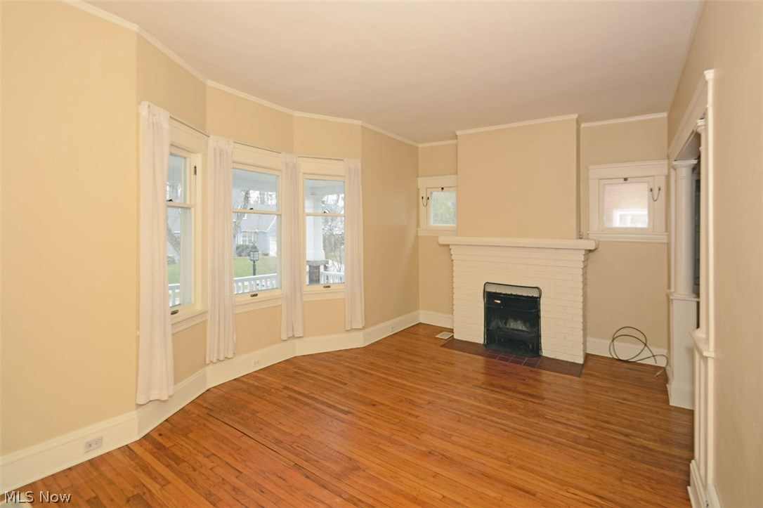 1507 Crest Road Cleveland, OH 44121 - Photo 5 of 34