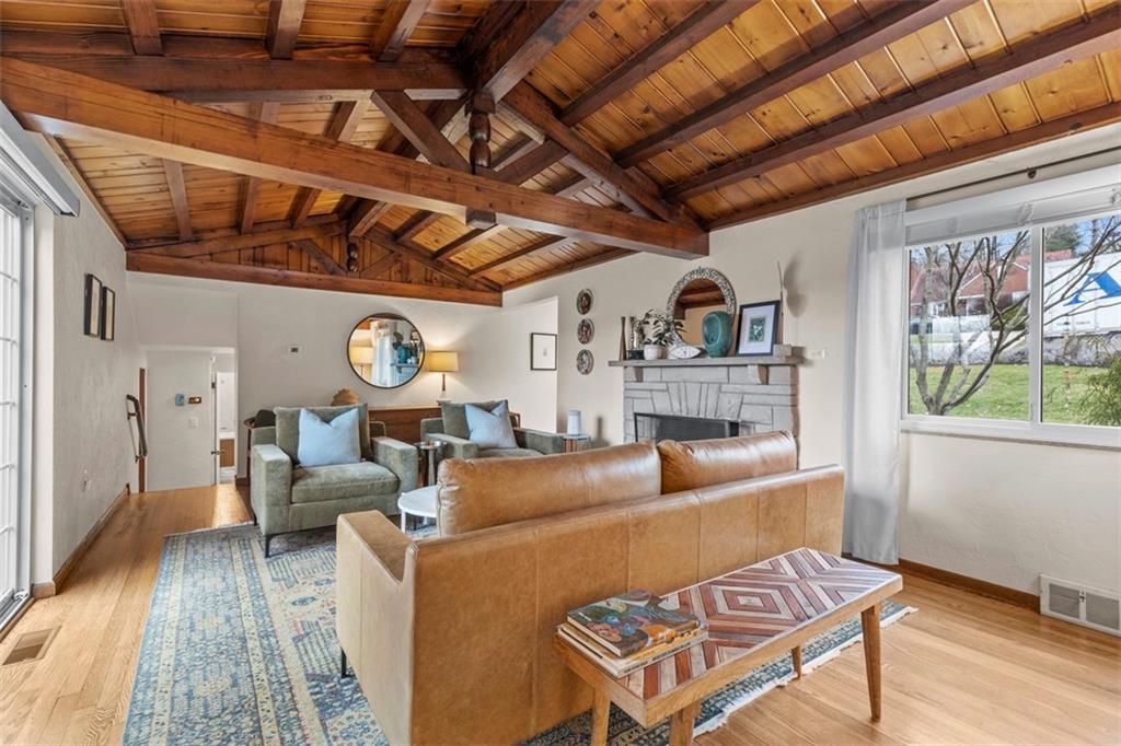 85 Lambeth Drive Pittsburgh, PA 15241 - Photo 21 of 47 a living room with furniture and a clock