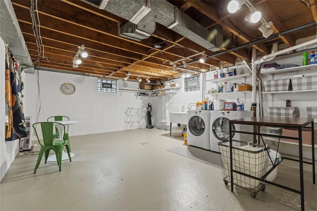 85 Lambeth Drive Pittsburgh, PA 15241 - Photo 34 of 47 a view of a garage with chair