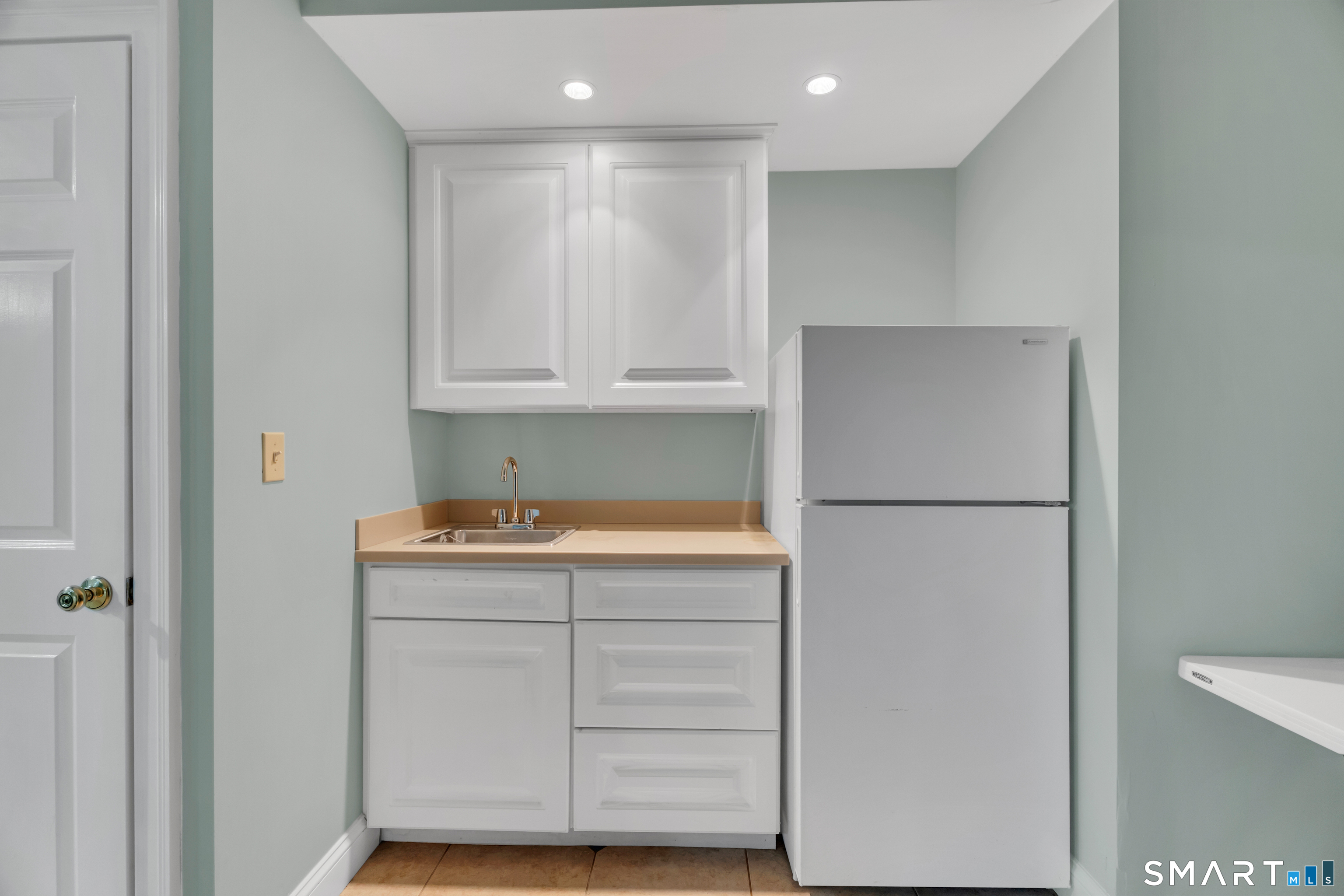 141 Putting Green Road Trumbull, CT 06611 - Photo 38 of 40