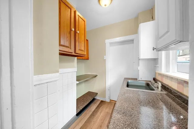 a view of utility room