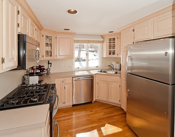 24 Governor Andrew Road Hingham, MA 02043 - Photo 10 of 22 Gallery Image 10