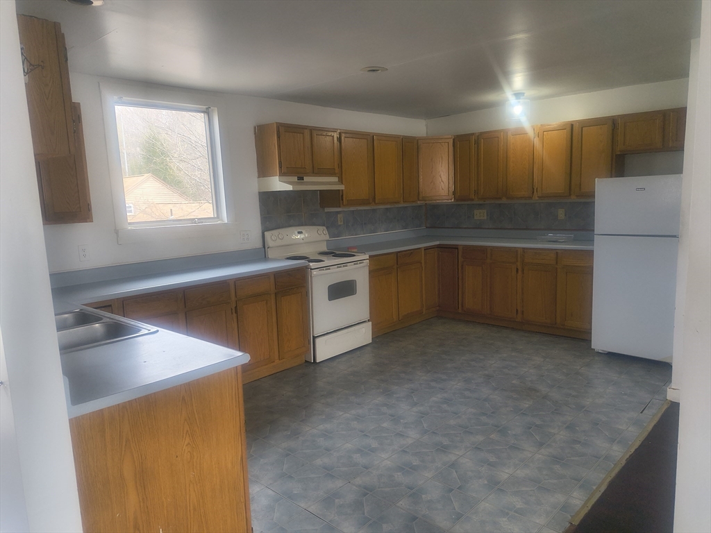 6 Maple Street Chester, MA 01011 - Photo 4 of 28