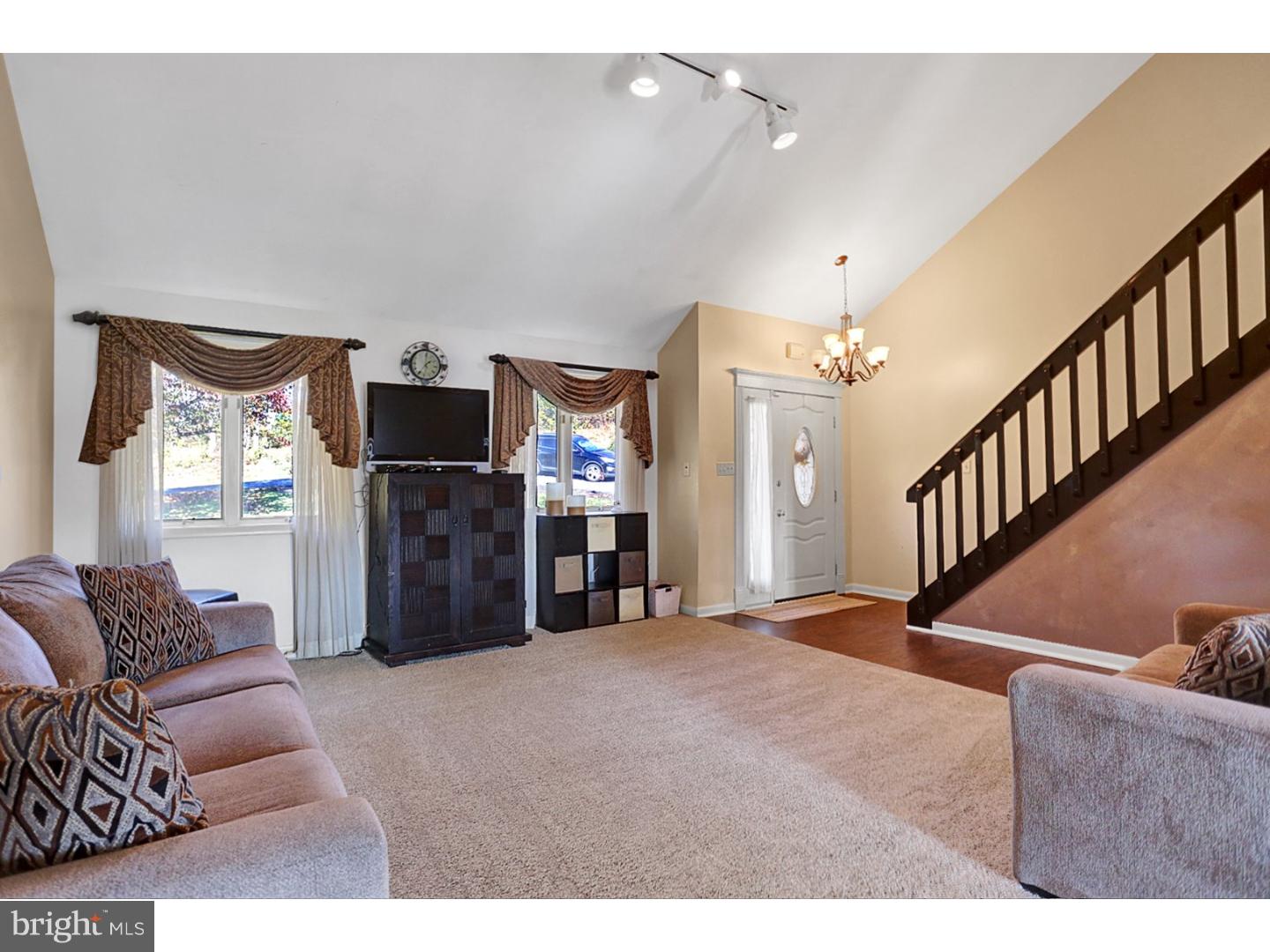 94 Starr Road Reading, PA 19608 - Photo 3 of 25