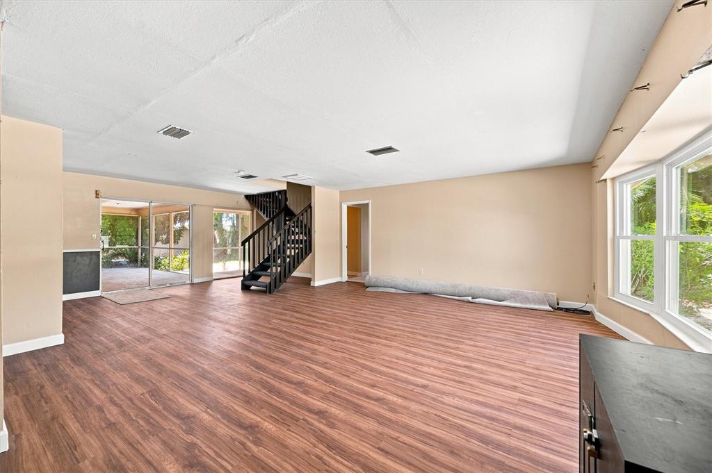 352 Lake Road Venice, FL 34293 - Photo 8 of 55 Gallery Image 8