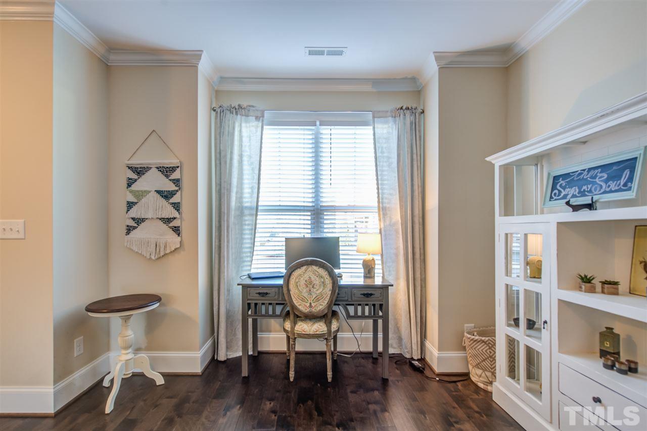 530 Ledbetter Court Raleigh, NC 27608 - Photo 4 of 29