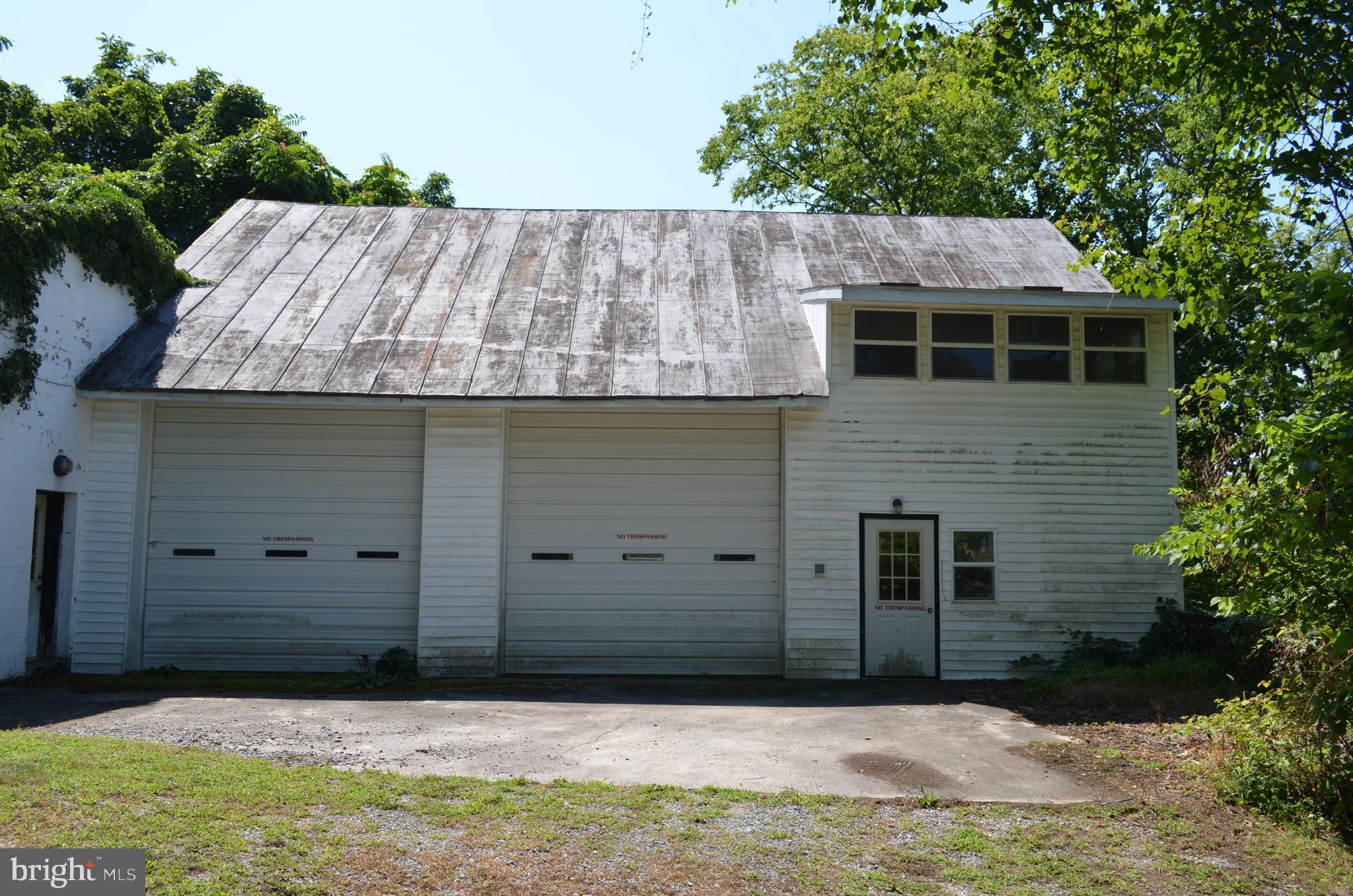 435 Big Spring Road New Cumberland, PA 17070 - Photo 68 of 79 Front of garage