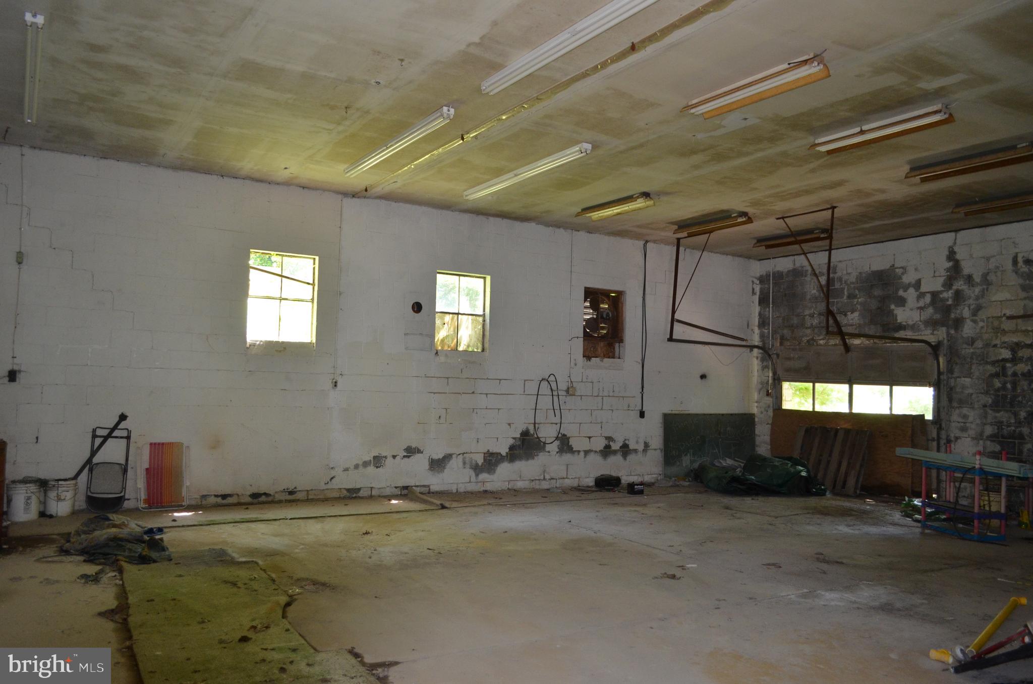 435 Big Spring Road New Cumberland, PA 17070 - Photo 78 of 79 Garage space