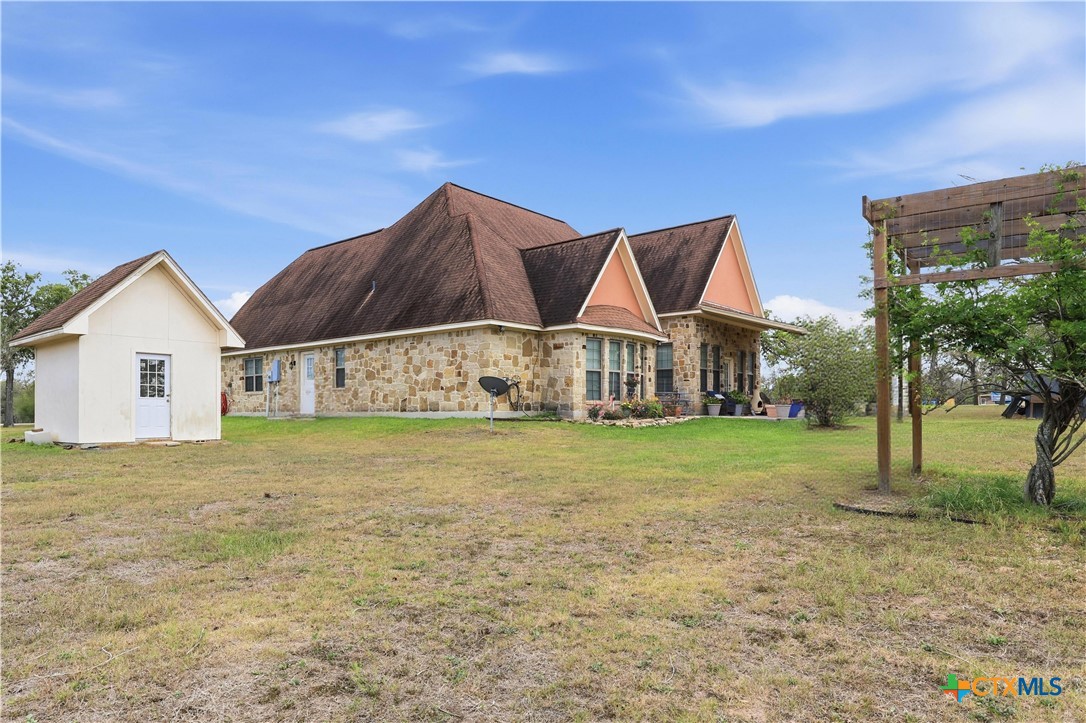 790 Spanish Grant Road Goliad, TX 77963 - Photo 36 of 41 a house with yard in front of it