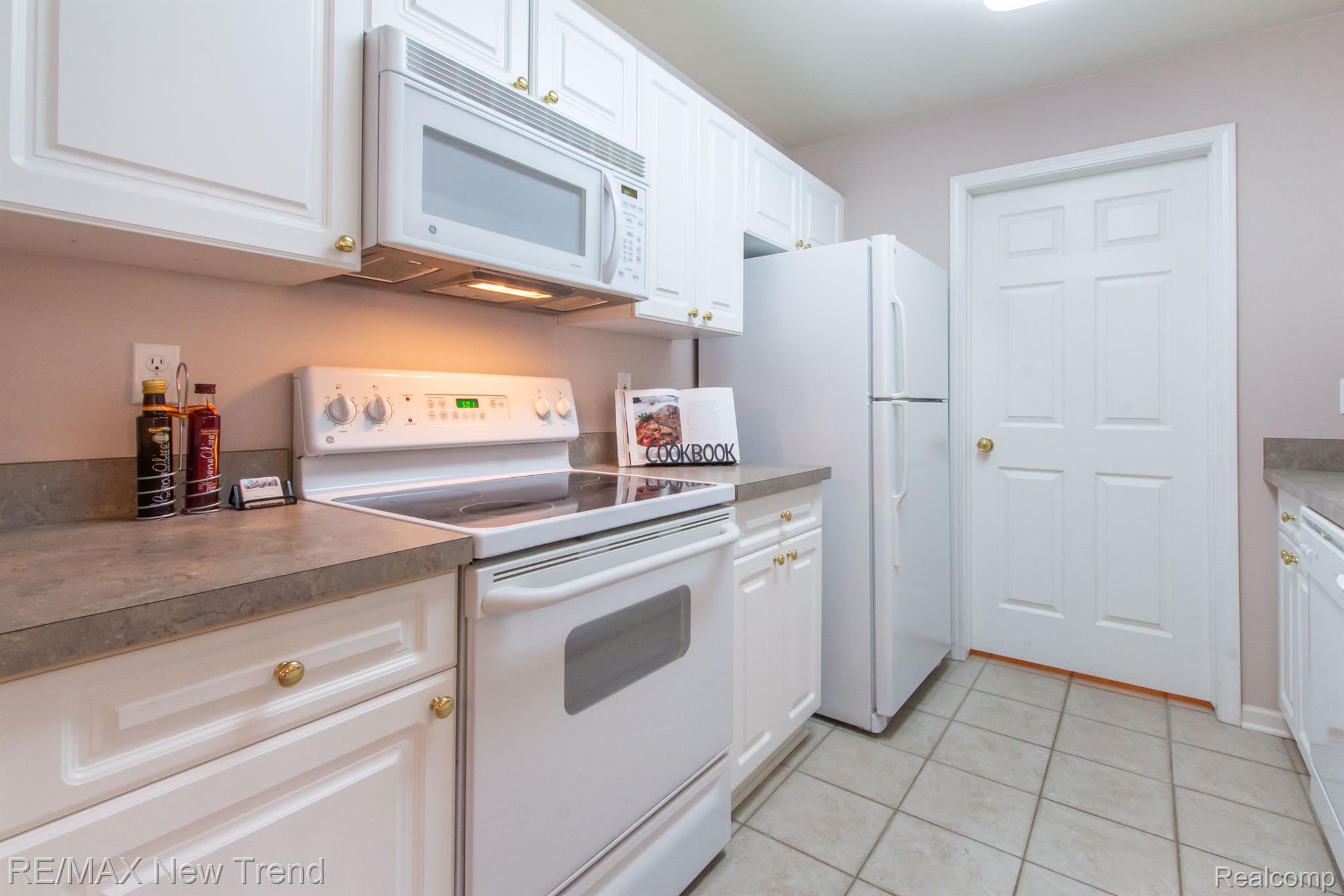 5357 Brookemonte Circle Rochester, MI 48306 - Photo 16 of 29 Gallery Image 16