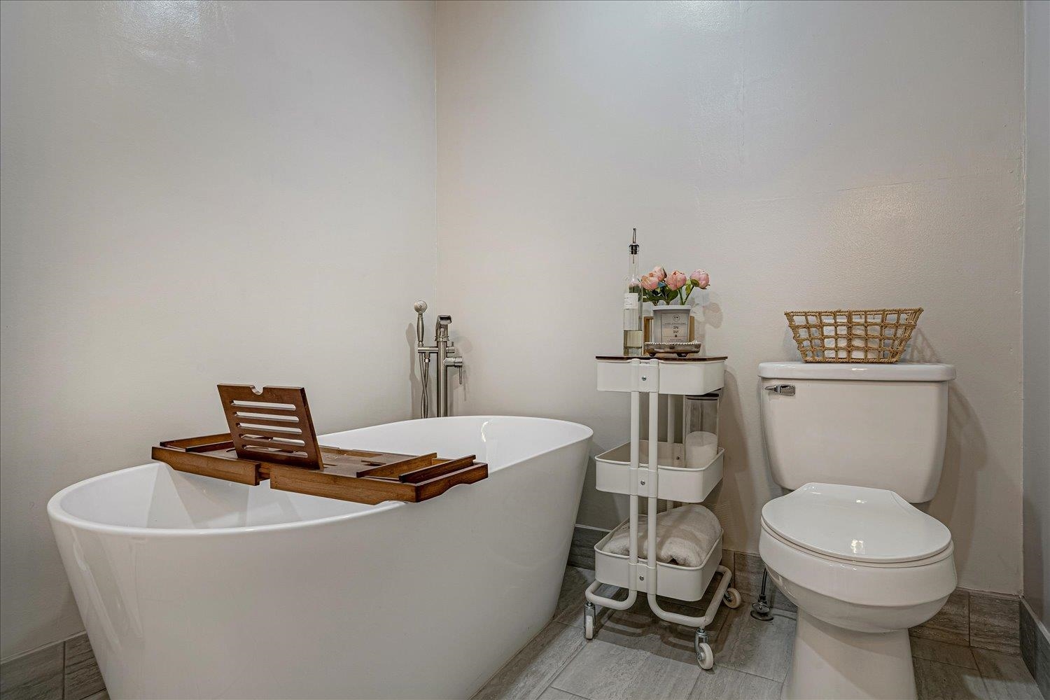 8379 Craven Road Bartlett, TN 38002 - Photo 19 of 40 a living room with a couch and a table