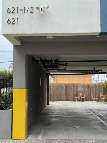 $4,000 | 621 1/2 Normandie Avenue, Los Angeles, CA 90004