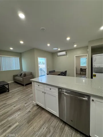 $4,000 | 621 1/2 Normandie Avenue, Los Angeles, CA 90004