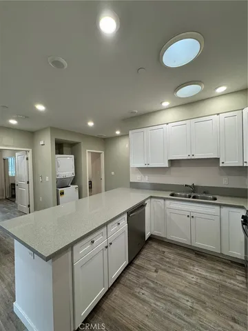 $4,000 | 621 1/2 Normandie Avenue, Los Angeles, CA 90004