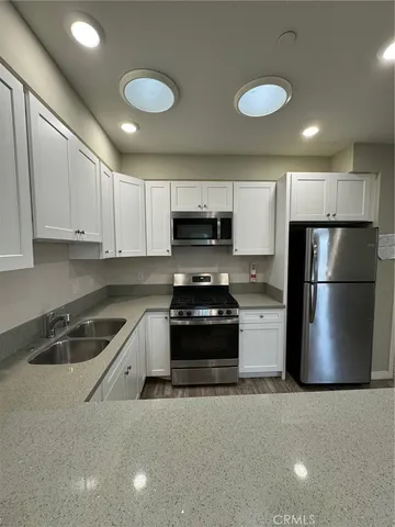 $4,000 | 621 1/2 Normandie Avenue, Los Angeles, CA 90004