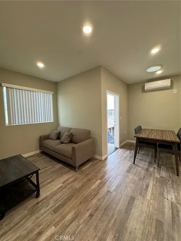 $4,000 | 621 1/2 Normandie Avenue, Los Angeles, CA 90004