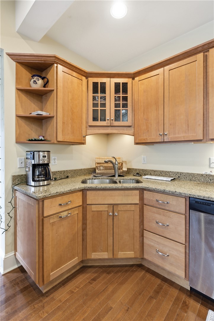 12 Catherine Street, Unit 2 Newport, RI 02840 - Photo 8 of 38