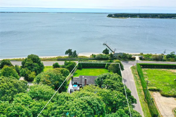 $1,699,000 | 2 South Valley Road, Hampton Bays, NY 11946