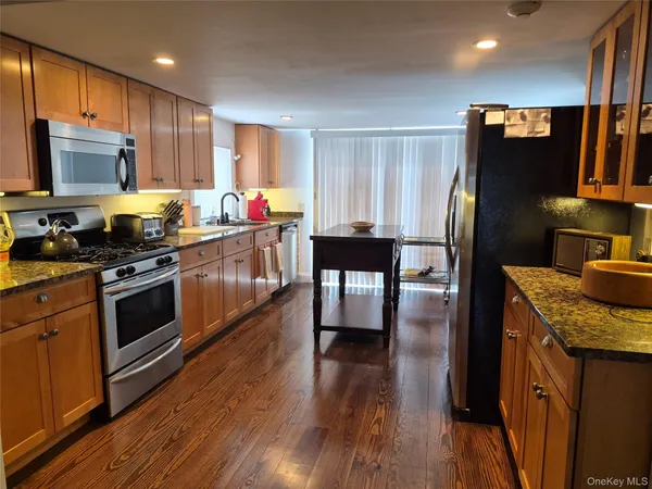 $1,699,000 | 2 South Valley Road, Hampton Bays, NY 11946