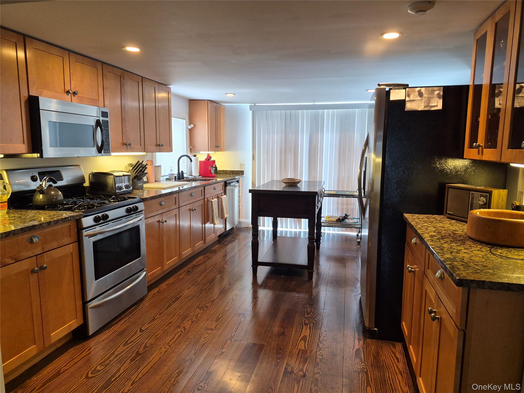 2 South Valley Road Hampton Bays, NY 11946 - Photo 4 of 10