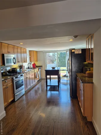 $1,699,000 | 2 South Valley Road, Hampton Bays, NY 11946