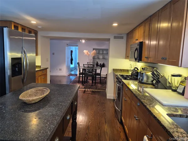 $1,699,000 | 2 South Valley Road, Hampton Bays, NY 11946