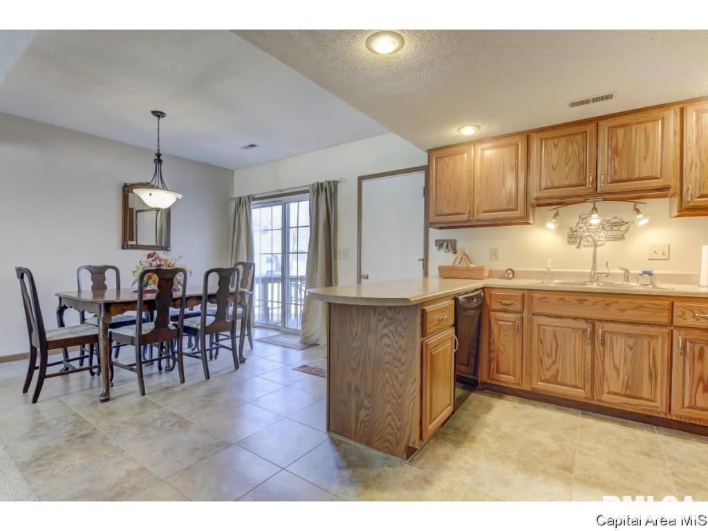 47 Shelly Drive Springfield, IL 62702 - Photo 11 of 32