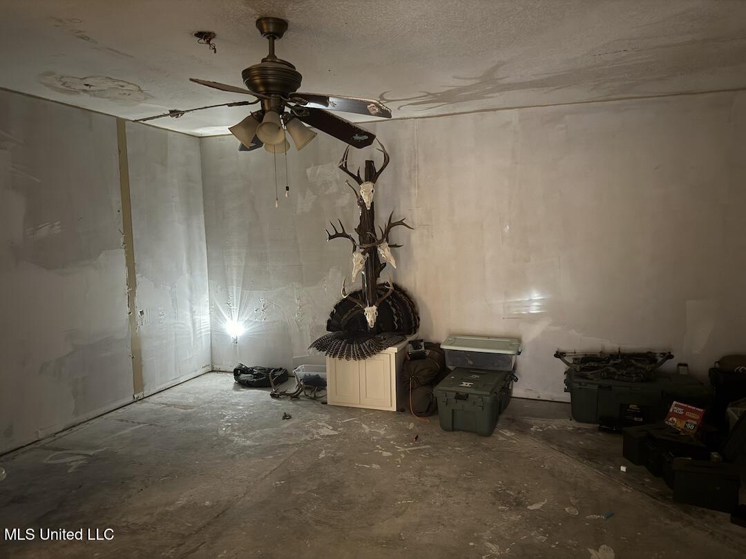 69 Buster Shaw Road Lumberton, MS 39455 - Photo 13 of 22 IMG_3476