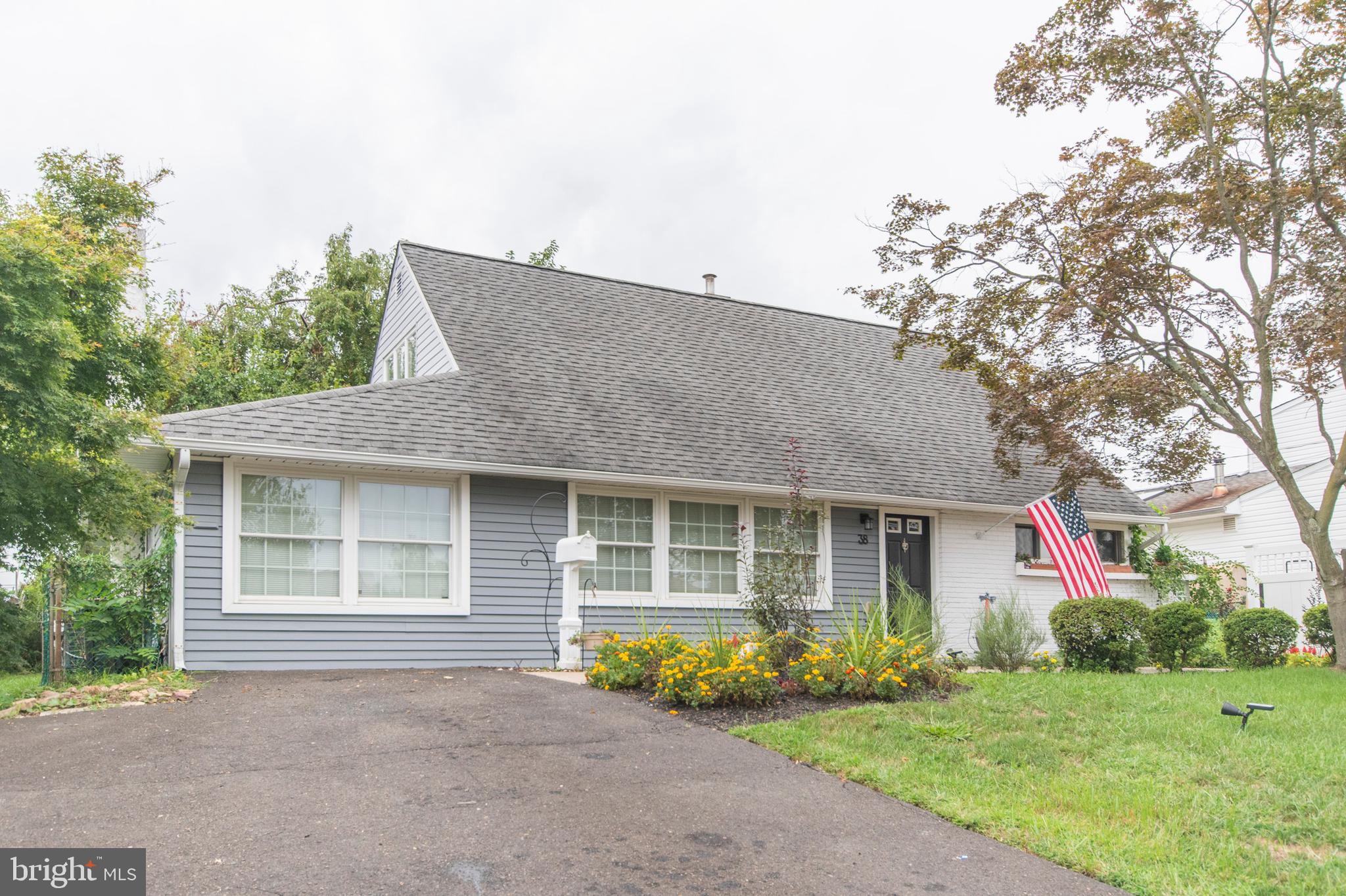 38 Crown Road Levittown, PA 19057 - Photo 3 of 22
