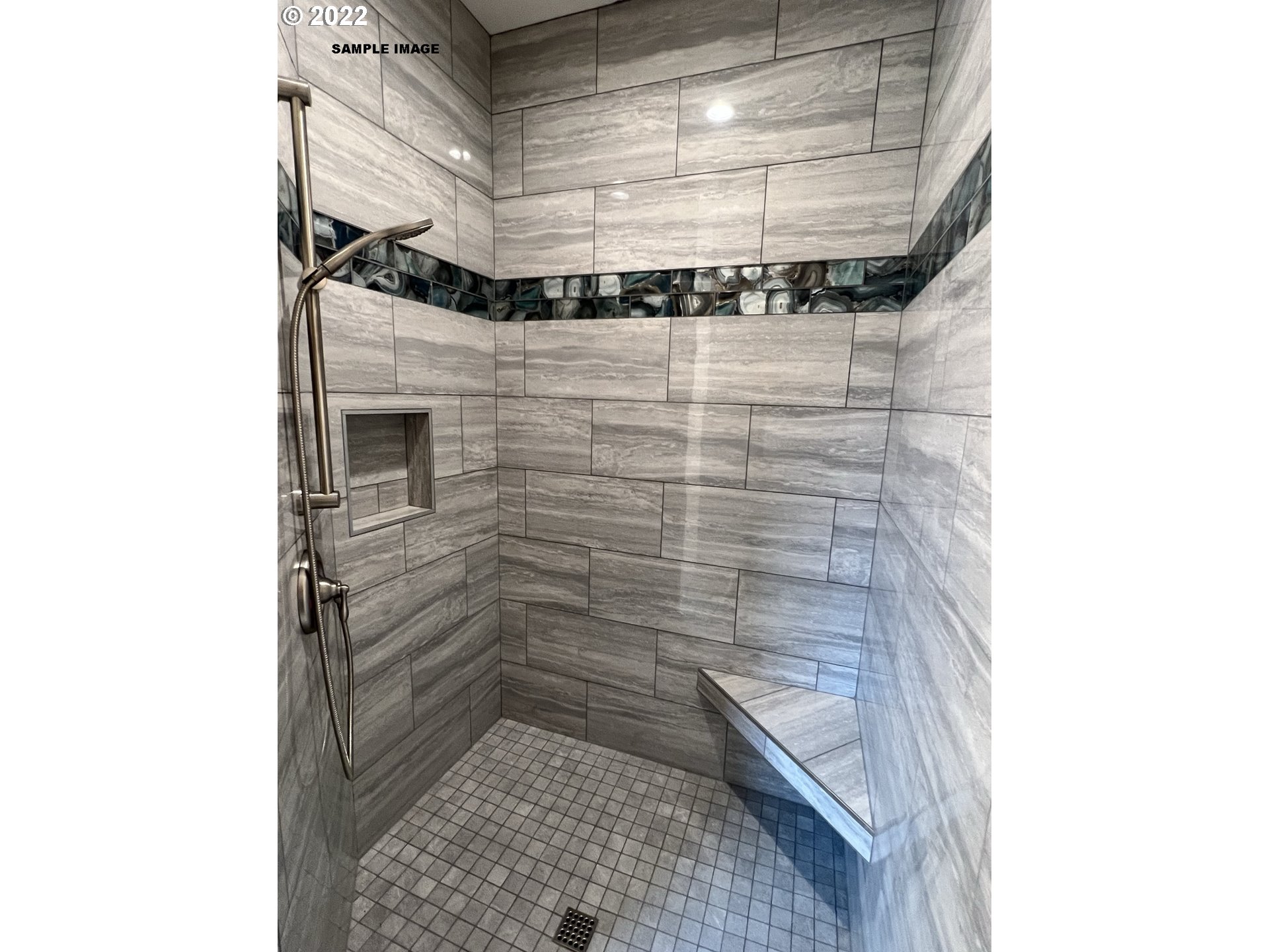 1800 Dunbar Way Florence, OR 97439 - Photo 25 of 32 a bathroom with a shower