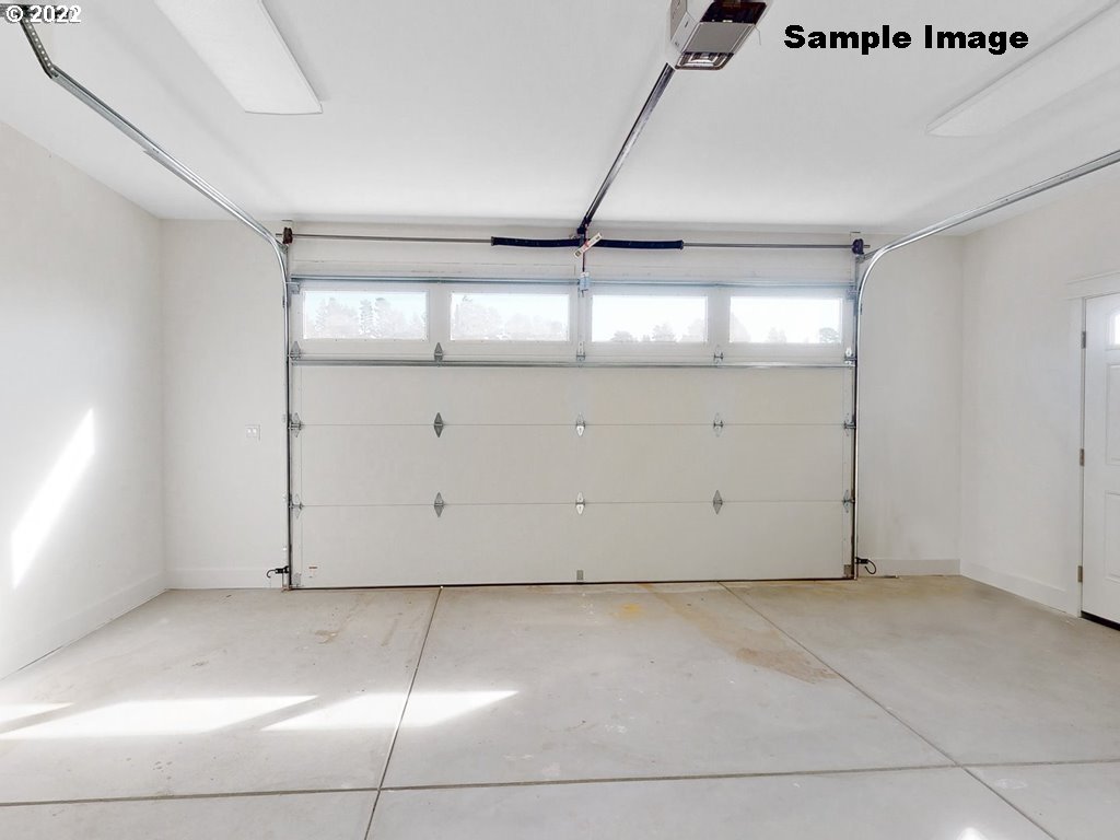 1800 Dunbar Way Florence, OR 97439 - Photo 28 of 32 a view of a garage